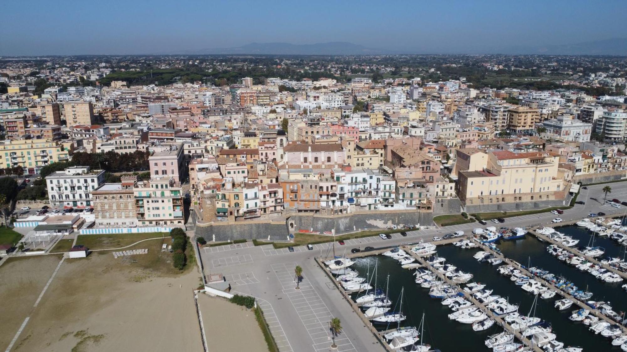Open Space Centralissimo Nettuno Fronte Porto Ngoại thất bức ảnh